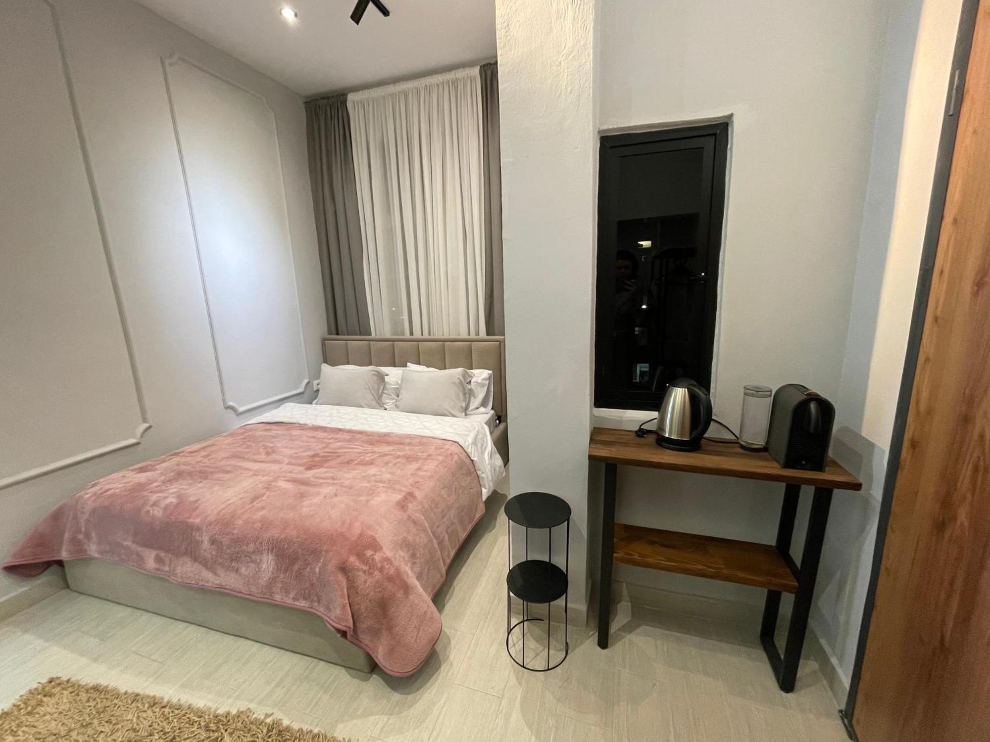 Blloku Tirana Studio Экстерьер фото