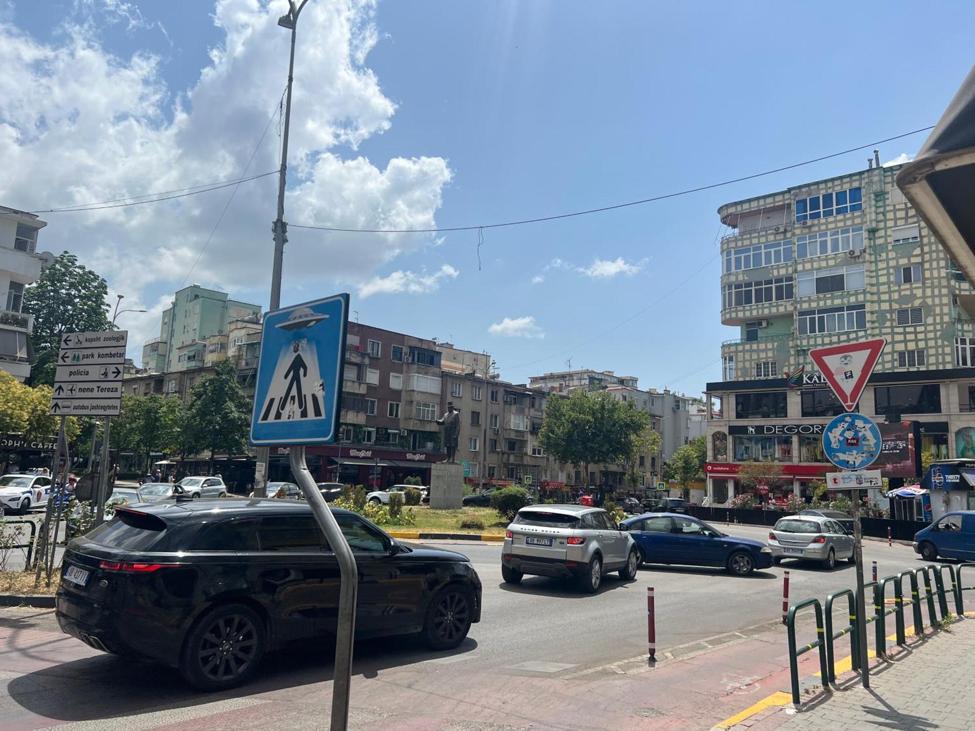 Blloku Tirana Studio Экстерьер фото